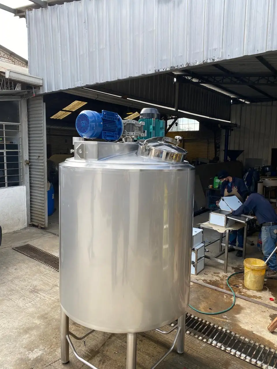 Tanque de mezcla con doble sistema de agitacion